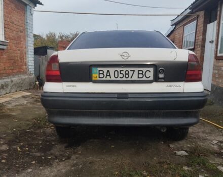 Белый Опель Астра, объемом двигателя 1.4 л и пробегом 250 тыс. км за 1400 $, фото 2 на Automoto.ua