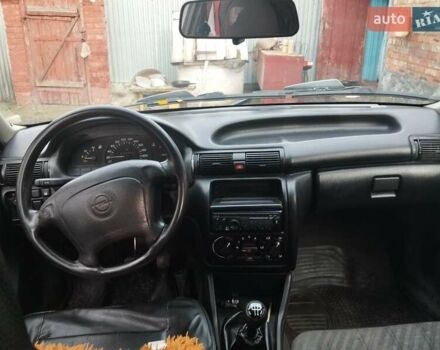 Белый Опель Астра, объемом двигателя 1.4 л и пробегом 250 тыс. км за 1400 $, фото 3 на Automoto.ua