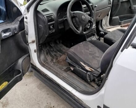 Белый Опель Астра, объемом двигателя 1.8 л и пробегом 217 тыс. км за 1700 $, фото 3 на Automoto.ua