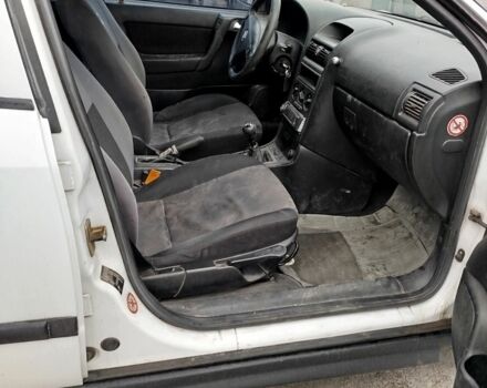 Белый Опель Астра, объемом двигателя 1.8 л и пробегом 217 тыс. км за 1700 $, фото 2 на Automoto.ua