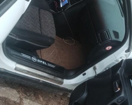 Білий Опель Астра, об'ємом двигуна 1.6 л та пробігом 150 тис. км за 2200 $, фото 2 на Automoto.ua
