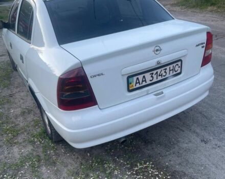 Белый Опель Астра, объемом двигателя 1.6 л и пробегом 300 тыс. км за 2500 $, фото 1 на Automoto.ua