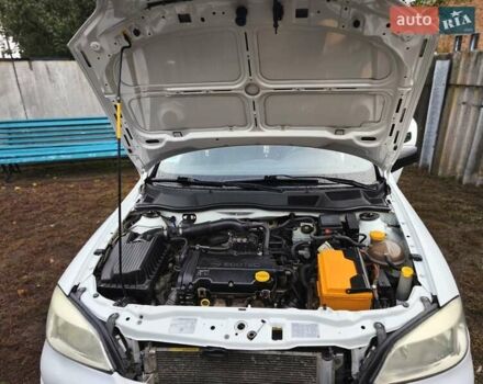 Белый Опель Астра, объемом двигателя 1.4 л и пробегом 248 тыс. км за 5000 $, фото 2 на Automoto.ua