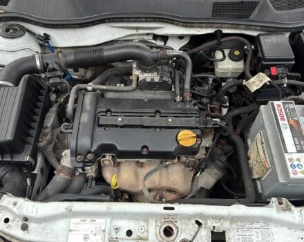 Белый Опель Астра, объемом двигателя 1.4 л и пробегом 304 тыс. км за 3500 $, фото 4 на Automoto.ua