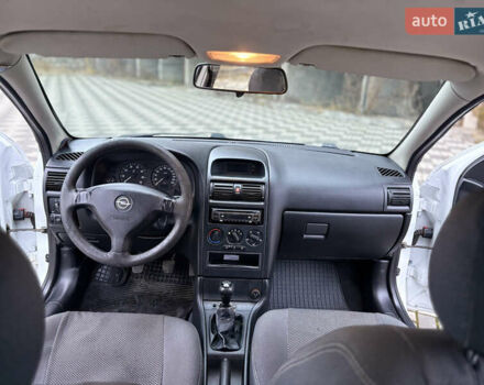 Белый Опель Астра, объемом двигателя 1.6 л и пробегом 280 тыс. км за 2999 $, фото 13 на Automoto.ua