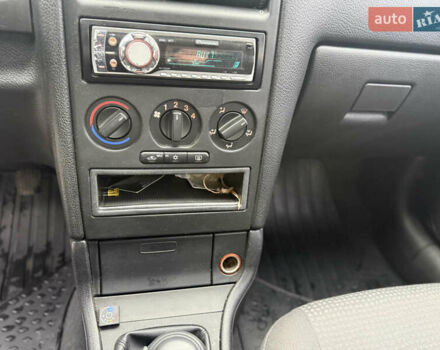 Белый Опель Астра, объемом двигателя 1.6 л и пробегом 218 тыс. км за 4900 $, фото 17 на Automoto.ua