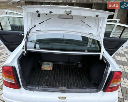 Белый Опель Астра, объемом двигателя 1.6 л и пробегом 280 тыс. км за 2999 $, фото 12 на Automoto.ua