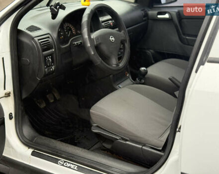 Белый Опель Астра, объемом двигателя 1.6 л и пробегом 218 тыс. км за 4900 $, фото 12 на Automoto.ua