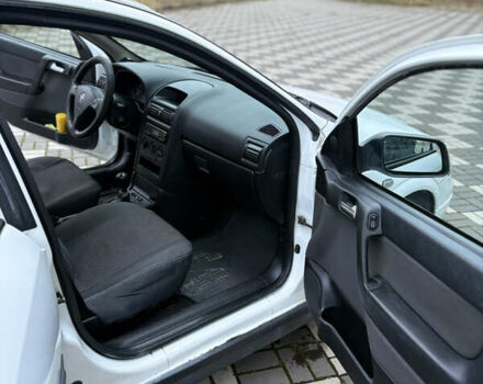 Белый Опель Астра, объемом двигателя 1.6 л и пробегом 280 тыс. км за 2999 $, фото 11 на Automoto.ua