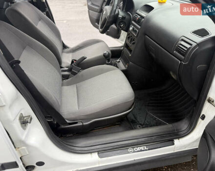 Белый Опель Астра, объемом двигателя 1.6 л и пробегом 218 тыс. км за 4900 $, фото 18 на Automoto.ua