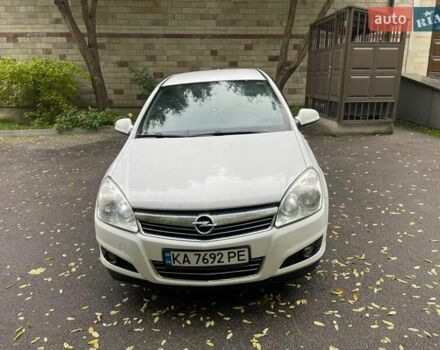 Белый Опель Астра, объемом двигателя 1.6 л и пробегом 218 тыс. км за 5750 $, фото 3 на Automoto.ua