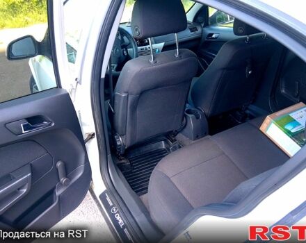 Белый Опель Астра, объемом двигателя 1.6 л и пробегом 255 тыс. км за 5400 $, фото 1 на Automoto.ua