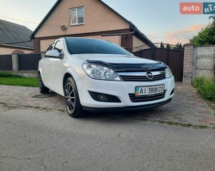 Белый Опель Астра, объемом двигателя 1.6 л и пробегом 183 тыс. км за 5800 $, фото 6 на Automoto.ua