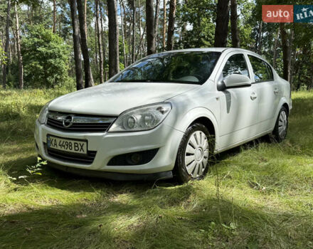 Белый Опель Астра, объемом двигателя 1.6 л и пробегом 208 тыс. км за 4800 $, фото 1 на Automoto.ua