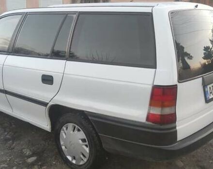 Белый Опель Астра, объемом двигателя 1.36 л и пробегом 230 тыс. км за 2700 $, фото 2 на Automoto.ua