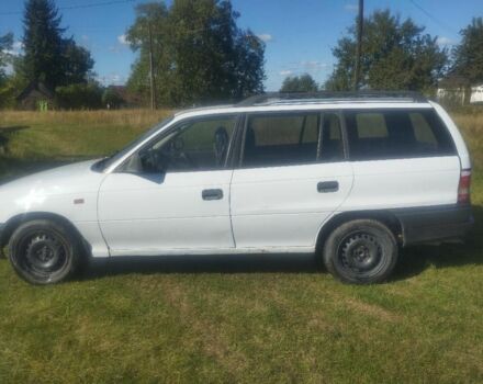 Белый Опель Астра, объемом двигателя 1.6 л и пробегом 280 тыс. км за 1500 $, фото 6 на Automoto.ua