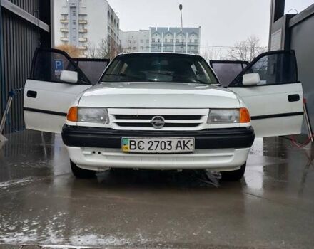 Белый Опель Астра, объемом двигателя 1.4 л и пробегом 245 тыс. км за 1900 $, фото 12 на Automoto.ua