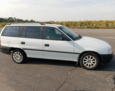 Білий Опель Астра, об'ємом двигуна 1.8 л та пробігом 311 тис. км за 2000 $, фото 5 на Automoto.ua