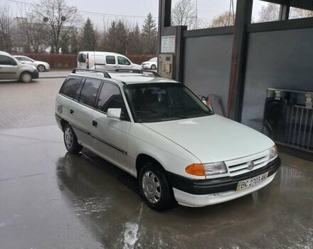 Белый Опель Астра, объемом двигателя 1.4 л и пробегом 245 тыс. км за 1900 $, фото 4 на Automoto.ua