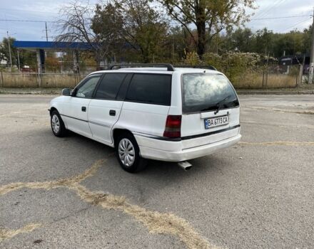 Белый Опель Астра, объемом двигателя 0 л и пробегом 350 тыс. км за 1000 $, фото 3 на Automoto.ua