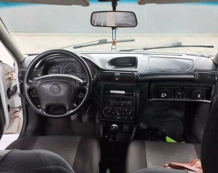 Белый Опель Астра, объемом двигателя 1.4 л и пробегом 245 тыс. км за 1900 $, фото 8 на Automoto.ua