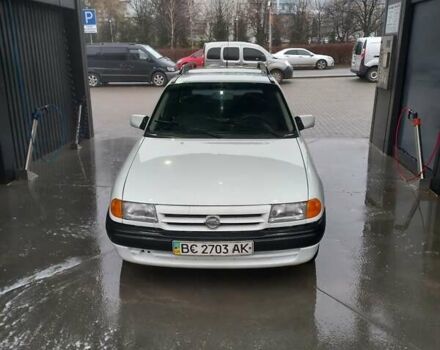 Белый Опель Астра, объемом двигателя 1.4 л и пробегом 245 тыс. км за 1900 $, фото 6 на Automoto.ua