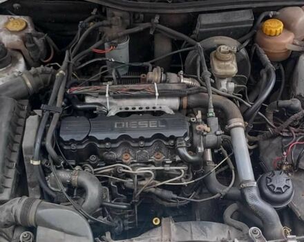 Белый Опель Астра, объемом двигателя 1.7 л и пробегом 300 тыс. км за 1000 $, фото 5 на Automoto.ua