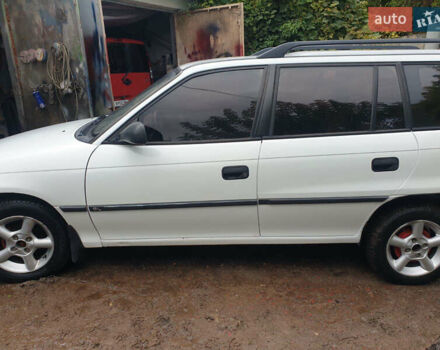 Белый Опель Астра, объемом двигателя 1.4 л и пробегом 300 тыс. км за 2700 $, фото 5 на Automoto.ua