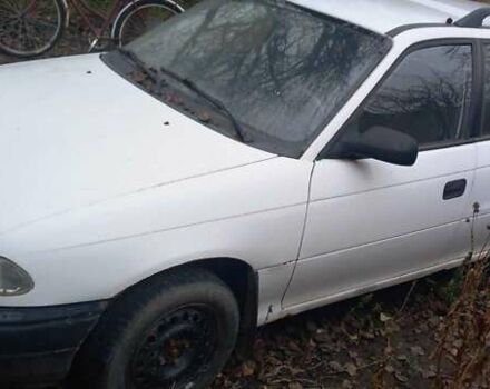 Белый Опель Астра, объемом двигателя 1.7 л и пробегом 300 тыс. км за 1000 $, фото 1 на Automoto.ua