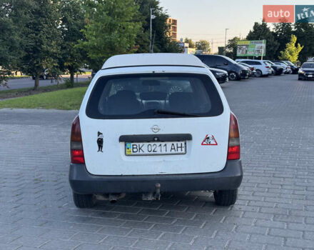 Белый Опель Астра, объемом двигателя 1.7 л и пробегом 300 тыс. км за 1550 $, фото 4 на Automoto.ua