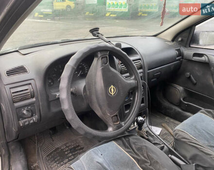 Белый Опель Астра, объемом двигателя 1.69 л и пробегом 450 тыс. км за 1650 $, фото 6 на Automoto.ua