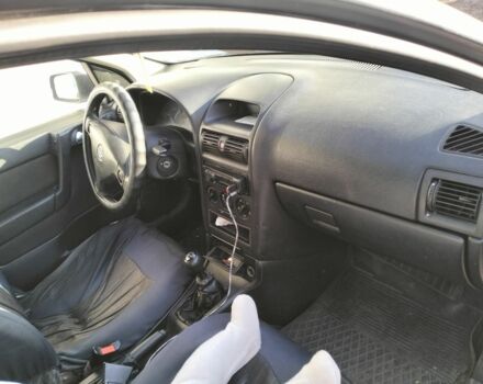 Белый Опель Астра, объемом двигателя 1.7 л и пробегом 285 тыс. км за 1350 $, фото 3 на Automoto.ua