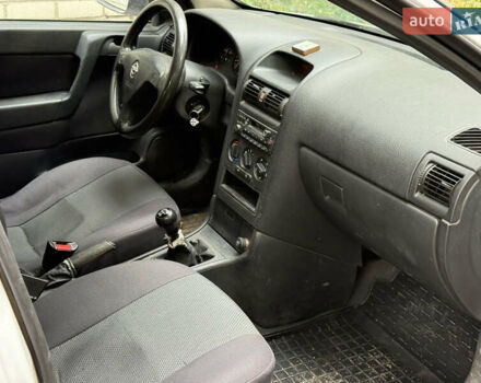 Белый Опель Астра, объемом двигателя 1.7 л и пробегом 290 тыс. км за 1750 $, фото 7 на Automoto.ua