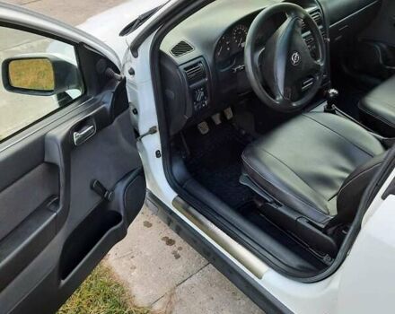 Белый Опель Астра, объемом двигателя 1.69 л и пробегом 268 тыс. км за 3200 $, фото 2 на Automoto.ua