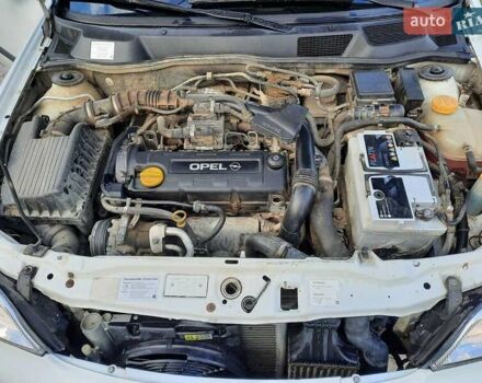 Белый Опель Астра, объемом двигателя 1.69 л и пробегом 268 тыс. км за 3200 $, фото 1 на Automoto.ua
