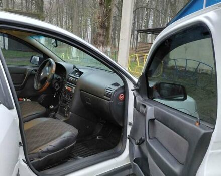 Белый Опель Астра, объемом двигателя 1.6 л и пробегом 285 тыс. км за 3000 $, фото 14 на Automoto.ua