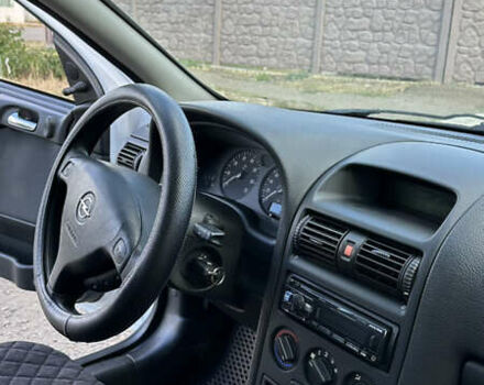 Белый Опель Астра, объемом двигателя 1.6 л и пробегом 300 тыс. км за 3700 $, фото 6 на Automoto.ua