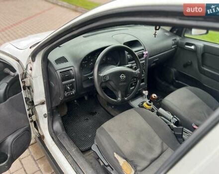 Белый Опель Астра, объемом двигателя 1.69 л и пробегом 222 тыс. км за 1850 $, фото 4 на Automoto.ua