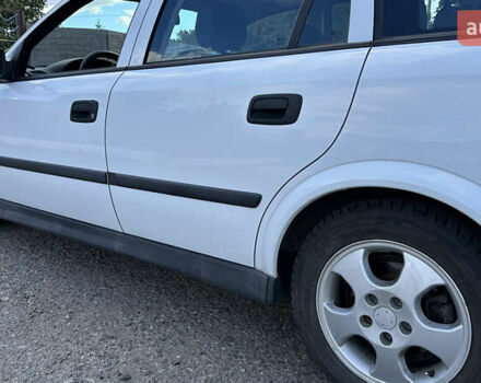 Белый Опель Астра, объемом двигателя 1.6 л и пробегом 300 тыс. км за 3700 $, фото 3 на Automoto.ua