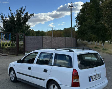 Белый Опель Астра, объемом двигателя 1.6 л и пробегом 300 тыс. км за 3700 $, фото 1 на Automoto.ua