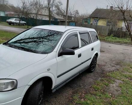 Белый Опель Астра, объемом двигателя 1.6 л и пробегом 285 тыс. км за 3000 $, фото 2 на Automoto.ua