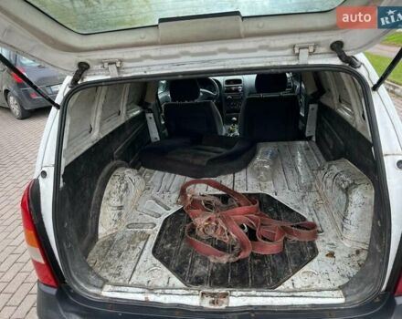 Белый Опель Астра, объемом двигателя 1.69 л и пробегом 222 тыс. км за 1850 $, фото 3 на Automoto.ua