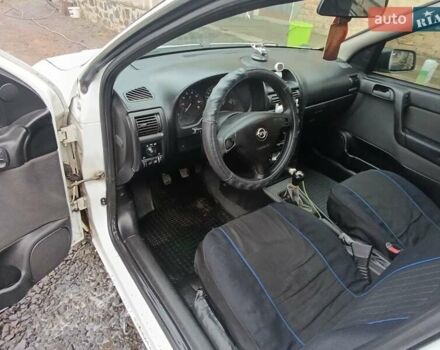 Белый Опель Астра, объемом двигателя 1.4 л и пробегом 327 тыс. км за 2300 $, фото 12 на Automoto.ua