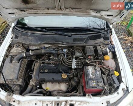 Белый Опель Астра, объемом двигателя 1.4 л и пробегом 327 тыс. км за 2300 $, фото 16 на Automoto.ua