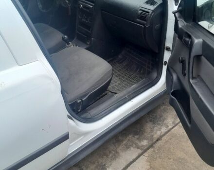 Белый Опель Астра, объемом двигателя 1.7 л и пробегом 1 тыс. км за 2200 $, фото 2 на Automoto.ua