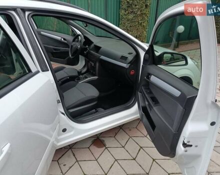 Белый Опель Астра, объемом двигателя 1.9 л и пробегом 210 тыс. км за 3850 $, фото 10 на Automoto.ua