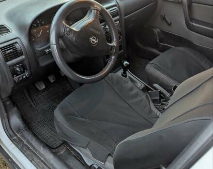 Белый Опель Астра, объемом двигателя 1.7 л и пробегом 382 тыс. км за 4000 $, фото 7 на Automoto.ua