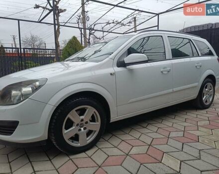 Белый Опель Астра, объемом двигателя 1.9 л и пробегом 210 тыс. км за 3850 $, фото 3 на Automoto.ua