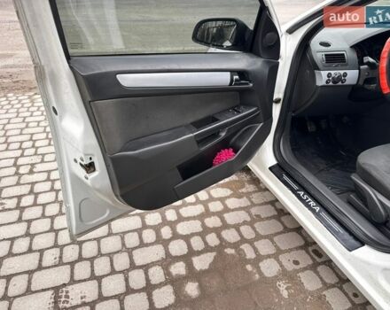 Белый Опель Астра, объемом двигателя 1.25 л и пробегом 320 тыс. км за 2950 $, фото 19 на Automoto.ua