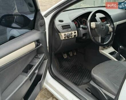 Білий Опель Астра, об'ємом двигуна 1.6 л та пробігом 279 тис. км за 3650 $, фото 15 на Automoto.ua